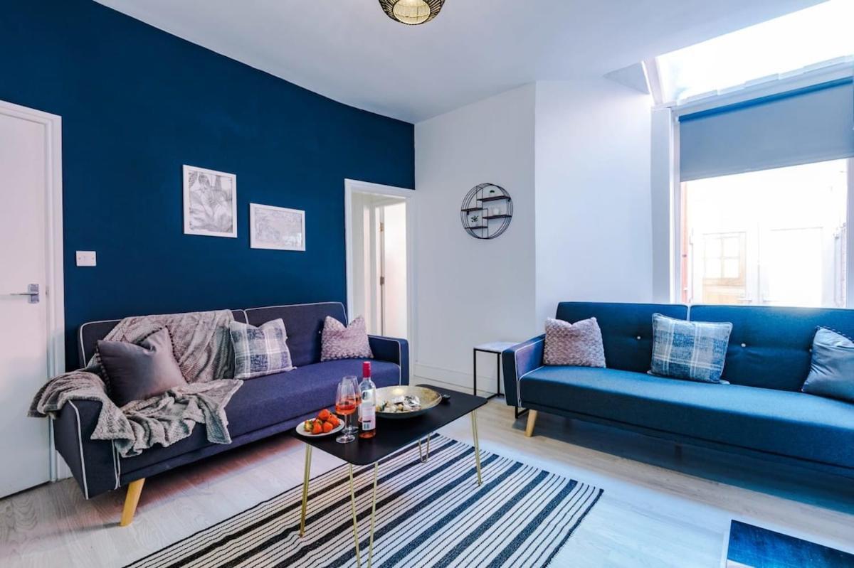 Large 4 Bedroom Home With Free Parking Near Mediacityuk Manchester Eksteriør billede