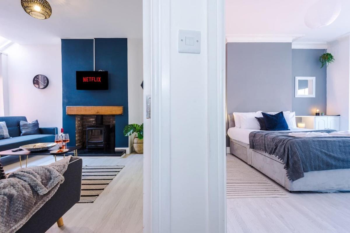 Large 4 Bedroom Home With Free Parking Near Mediacityuk Manchester Eksteriør billede